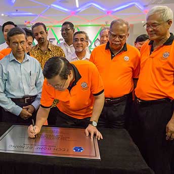 Lim Guan Eng signing tech dome penang
